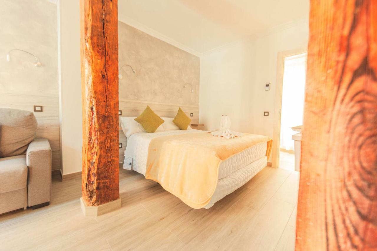 Superior Double Room with Balcony,828937226:JPEG